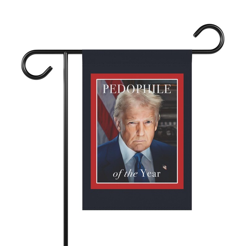 Bandera de jardín/bandera de casa - Sátira de portada de revista de Trump, Pedófilo del Año - ¡Publiquen los archivos de Jeffrey Epstein! - Chiste gracioso imagen 6