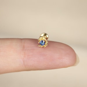 14K Gold Saphir 2,5 mm Blatt zurück Gestüt Edelstein baumeln Ohrring Minimalist Knorpel Helix Tragus Innengewinde Bolzen Geschenk für sie