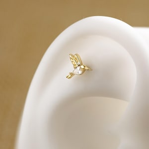 Brinco pendente com pedra preciosa, zircônia dourada 14K, 2 x 3 mm, formato de pássaro, cartilagem minimalista, hélice, tragus, rosca interna, presente para ela