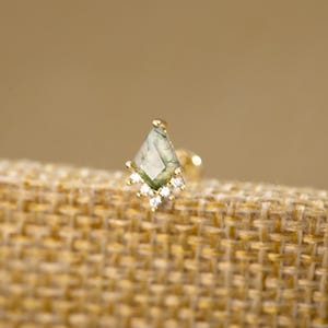 Orecchino pendente a perno con perno a foglia in agata muschiata oro 14K, 4,5*6 mm, pietra preziosa, minimalista, cartilagine, elica, trago, perno filettato internamente, argento 925