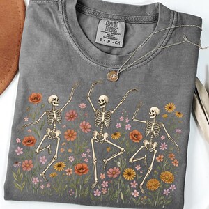 Cottagecore T-shirt met dansend skelet, Ballet Core Coquette Halloween T-shirt, Grappig Halloween T-shirt voor dames, Spooky Season, Halloween Heks T-shirt