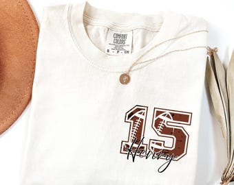 Personalisiertes Fußball Mom Shirt: Comfort Colors T-Shirt, individueller Name und Nummer