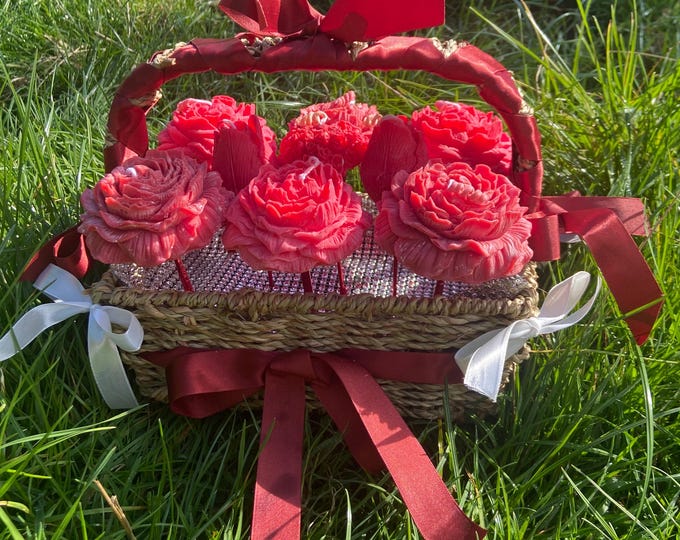 Candles 6 roses, 2 tulips, 1 heart in a basket handmade, with the scent of roses