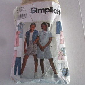 Girl&#39;s Skort, Vest, pants and dress pattern, Simplicity 7491, sizes 12,14,16