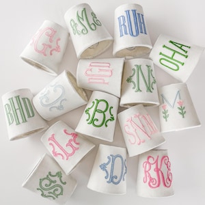 Lámpara de noche con monograma bordado personalizado: decoración infantil personalizada