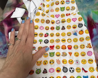 Tie-On Pocket 100% Cotton with silly Emojis Festival Style