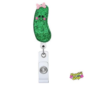 Porta badge a forma di cetriolo verde con fiocco rosa - Porta badge per infermieri con glitter scintillanti, divertente porta badge a forma di cetriolo, regalo per personale medico