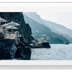 イタリアの海岸沿いのビーチの写真、ビーチパラソルの風景、ポジターノの海岸沿いの壁画、イタリアの海岸沿いのビーチの写真、アマルフィの写真
