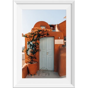 Casa naranja de Santorini con puerta azul y foto de buganvilla, foto de Grecia de buganvilla naranja, casa en Oia Santorini impresión, casa naranja