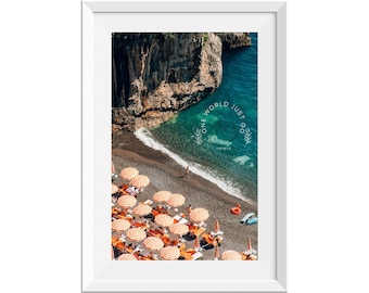 Quadro decorativo com guarda-sol do Arienzo Beach Club em Positano, Itália. Impressão de viagem, fotografia de praia, arte de parede da Costa Amalfitana, arte costeira, presente de viagem.