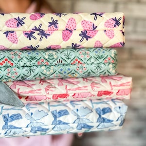 Customized Quilted Bible Sleeve, Customized Book Sleeve, Bow Bible Sleeve, Bible Pouch, Protective Bible Cover, Large Book Sleeve