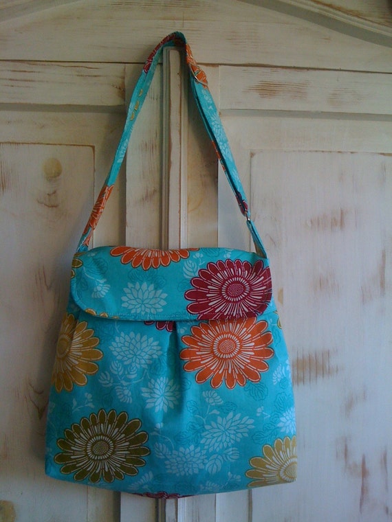 Items similar to Beautiful blue floral purse on Etsy