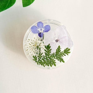 Real Pansy Daisy Flower Handmade Phone Grip, Magnetic Four Leaf Pressed Leaf Phone Grip, Forget Me Not Baby&#39;s Breath Folding Grip For Kindle