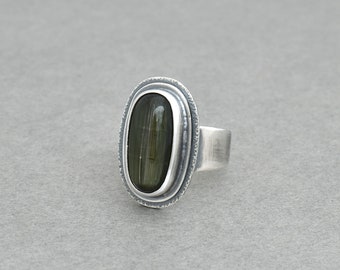 Cat's Eye Tourmaline Ring. Olive Green Tourmaline and Textured Silver Ring. Timeless Cocktail Ring. Gemstone Jewelry. Size 7.5