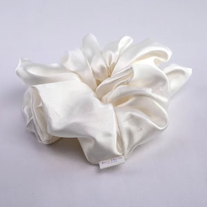 22 momme Silk White Oversized Scrunchie