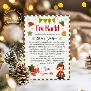 Puede incluir: Una invitación digital con temática navideña con un borde rojo y verde. El texto "I'm Back!" se muestra encima de los nombres "Olivia & Jackson". La invitación incluye ilustraciones festivas y un mensaje de un elfo.