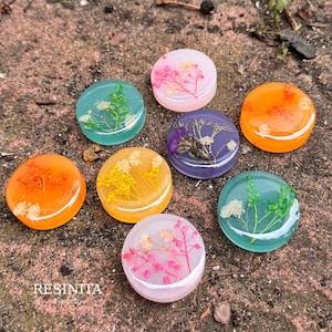 Floral Resin Backgammon Checkers, Handmade Botanical Playing Pieces, Set of 32