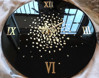Black and Gold Resin Wall Clock: Modern Art Decor