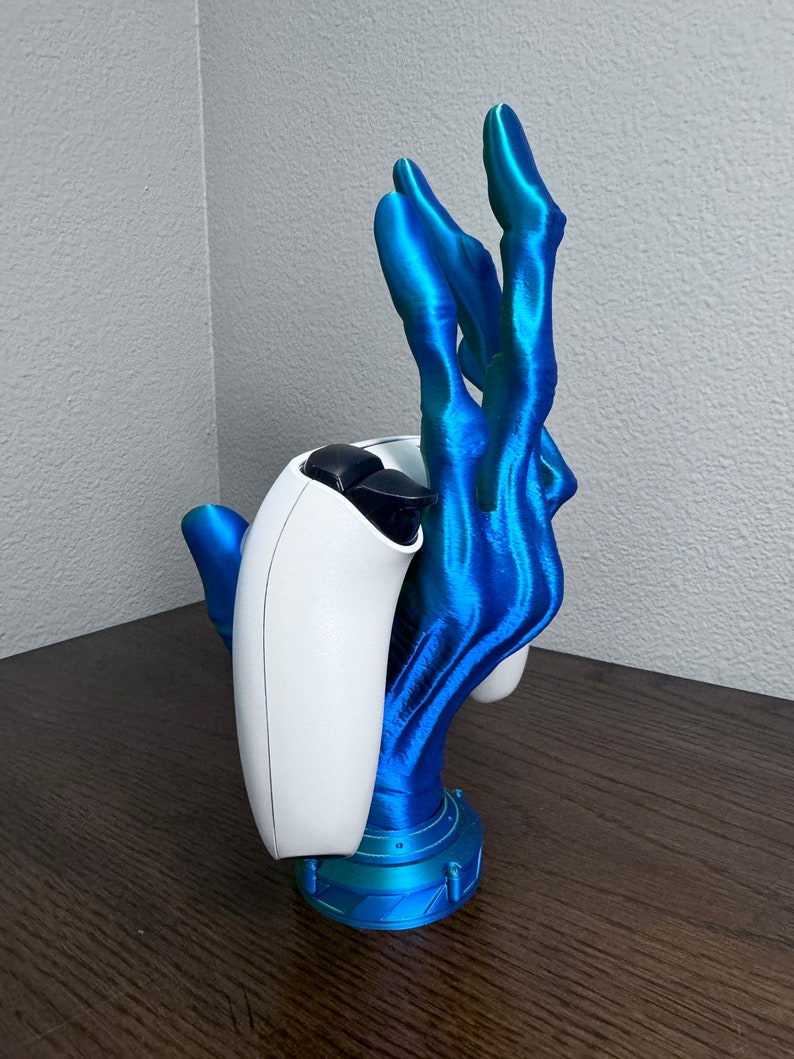 Controller Holder Alien Hand, Gamer Stand, Gift for Gamers and Room ...
