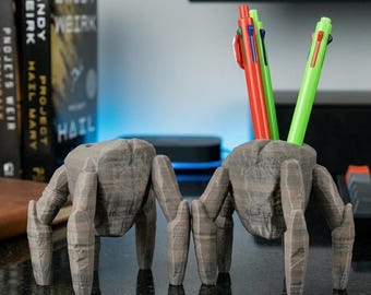 Organizador de escritorio con portalápices alienígenas - Decoración de ciencia ficción inspirada en Rocky con el símbolo del Ave María para estanterías y almacenamiento de escritorio, regalo