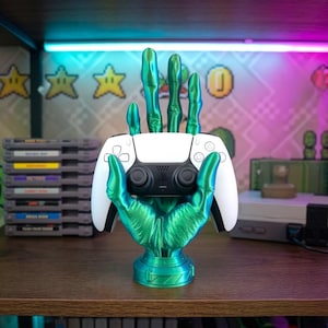 Controller Holder Alien Hand, Gamer Stand, Gift for Gamers and Room Decor