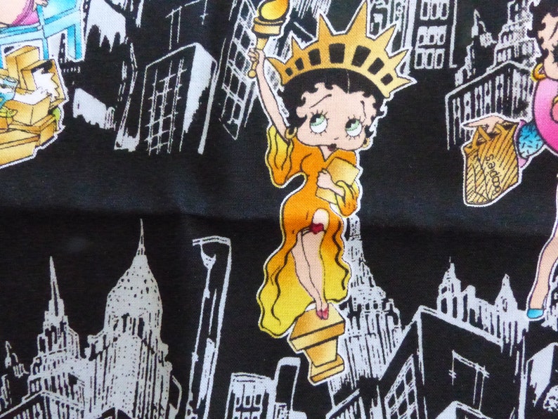 Lot De 4 Tapis De Sol Caoutchouc Betty Boop – Motif New York – Avant Et Arrière – Universel Pour Voiture, SUV