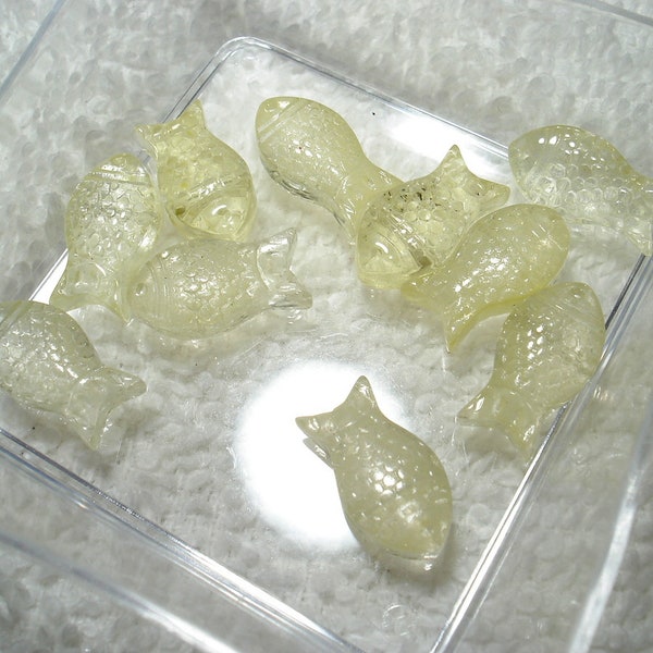 Pale Cream Transparent Glass Fish 15x8x5mm Beads Qty 10 - B7382