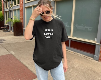 Camiseta unisex "Jesús te ama" con fe cristiana