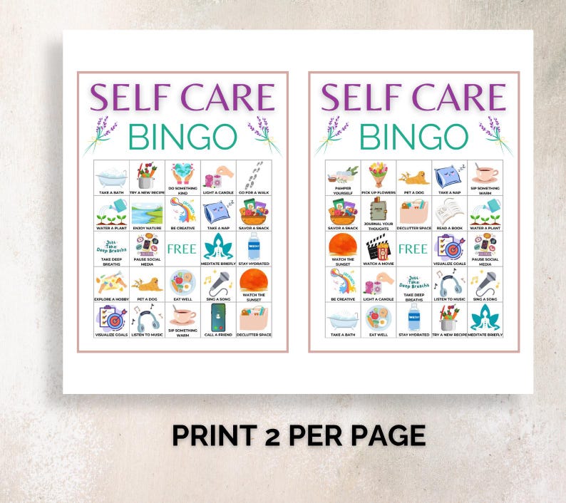 Puede incluir: Dos hojas imprimibles de "Self Care Bingo" con acentos lavanda y verde azulado. Cada tarjeta de bingo presenta actividades de autocuidado ilustradas como "Tomar un ba&ntilde;o", "Leer un libro" y "Ver la puesta de sol". El texto "Print 2 per page" est&aacute; en la parte inferior.
