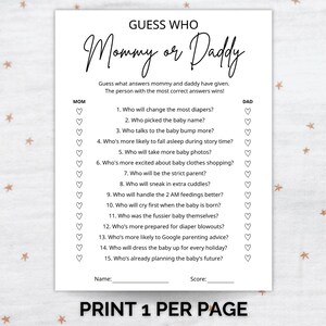 K&ouml;nnte beinhalten: Ein wei&szlig;es Spielblatt aus Papier mit der schwarzen &Uuml;berschrift Guess Who Mommy or Daddy. Es enth&auml;lt f&uuml;nfzehn nummerierte Fragen zur Elternschaft, mit Spalten f&uuml;r Mom und Dad, die mit Herzsymbolen markiert sind. Unten befinden sich Zeilen f&uuml;r Name und Score.