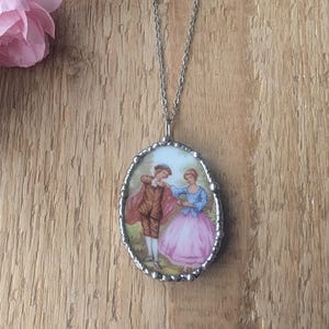 Naszyjnik w kształcie serca z bawarskiej porcelany – ręcznie robiony wisiorek z rozbitej porcelany