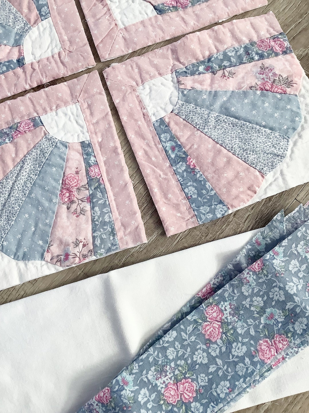 Vintage Cutter Quilt Kit Dresden Plate Pattern Soft Pink / Blue Cotton