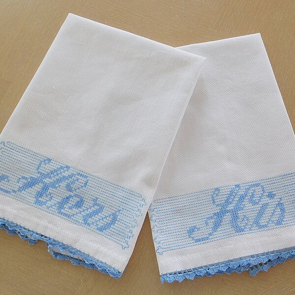 vintage His & Hers Huck Serviettes à main brodées avec bord au crochet brodé bleu