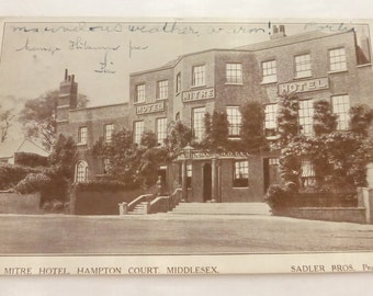 Vintage Postcard of The Mitre Hotel Hampton Court, Middlesex