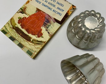 Vintage Cookbooklet with Set of 4 Aluminum Jello Molds 1934  Now Jell-O Tastes Twice as Good   Free Shipping