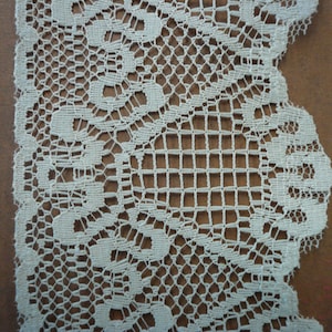 Vintage Ecru Scallop Lace 012 2 yards image 1