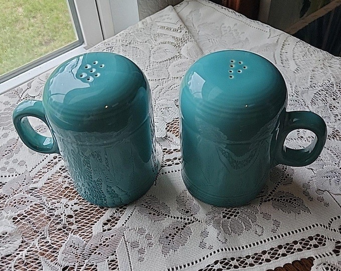Homer Laughlin Fiesta Turquoise Stove Top Range Salt & Pepper Set Mint
