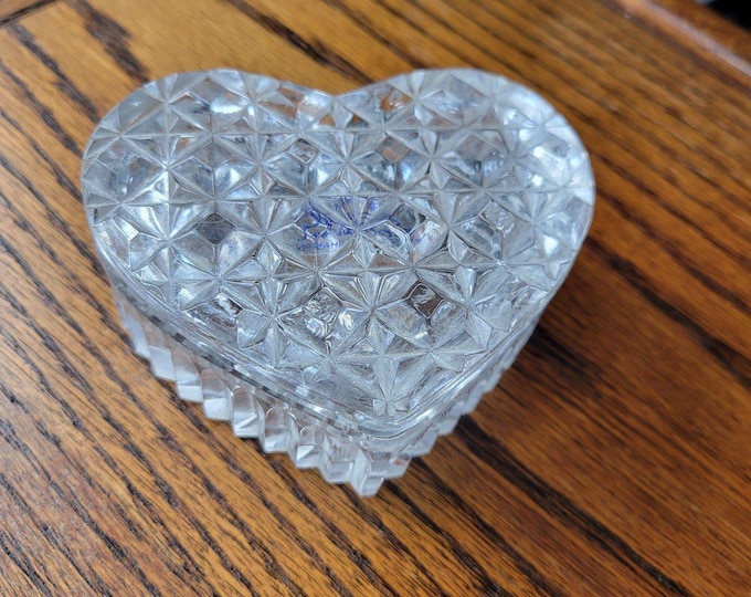 Vtg Crystal Diamond Cut Heart Shaped 2.75" Trinket Box w/lid Valentine Classic