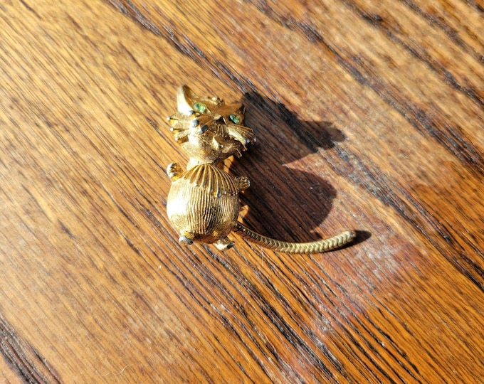 Vintage Retro Kitty Cat Brooch Pin Gold Tone Green Eyes Articulated Tail 1" tall