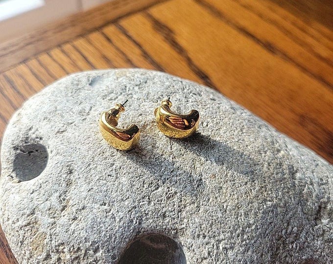 Vtg MONET Vintage Gold-tone Mirror Shine  Half Hoop Wide design pierced earrings