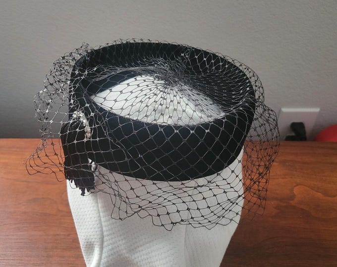 Vtg Womens Halo Hat Black Velvet Netting Tassle Encircled W/rhinestones Jackie O