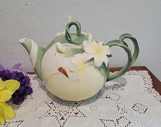 Pier 1 Imports Ginger Lily Teapot Hand Painted Porcelain. 5 cups, 9" Widest