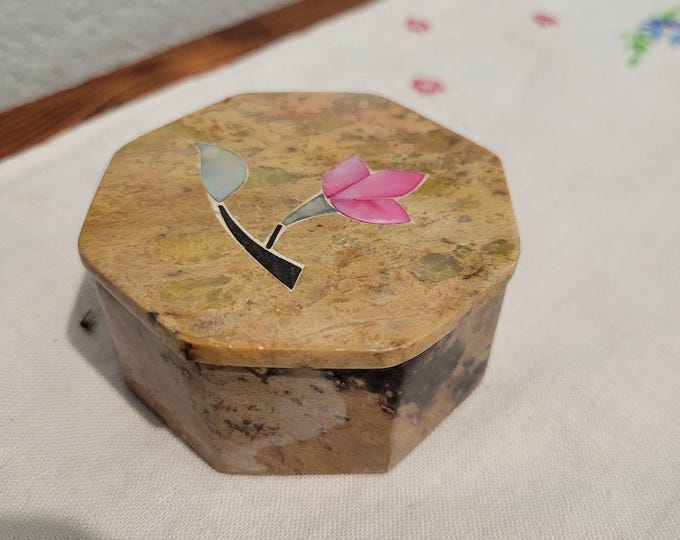 Vintage Floral Mother of Pearl Inlay Soapstone Trinket / Ring Box w/ Lid Octagon