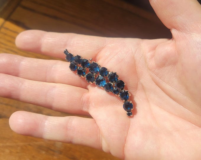 Vintage Rhinestone Brooch Pin Flowing Wave Dark Blue Prong Silver Tone Estate
