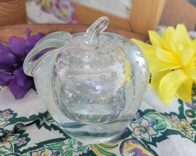 Blown Glass Paperweight Controlled Bubbles Apple 3" x 3.25" Teacher professor