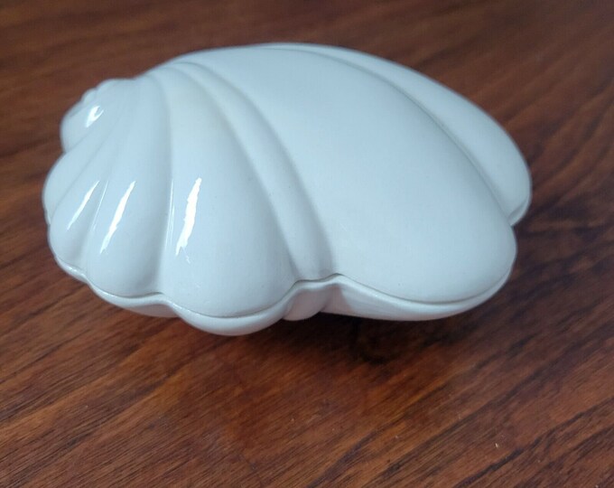 VTG Ceremic Shell Shaped Trinket / Jewelry Holder White 5"x 4" Handmade Signed