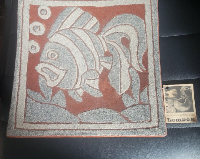Indonesian pottery from Lombak Fish Dish Sand Art Piece 12 X 12 Has Brochure