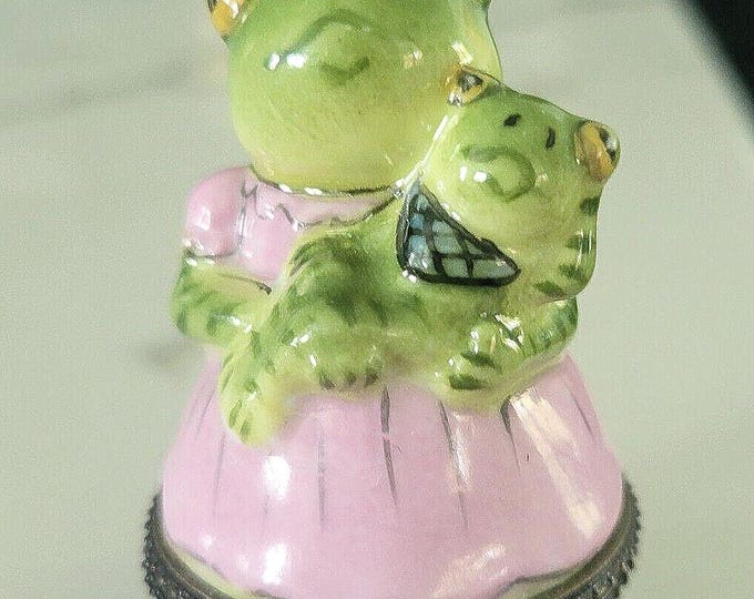 Vintage 97' Peach Design LTD Enesco licenced Ceramic girl frog treasure box 3"