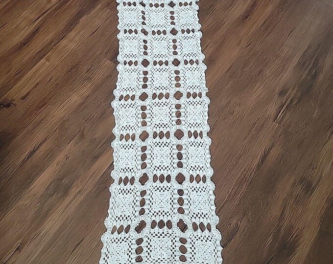 Vtg Handmade Crochet Lace Shabby Cottage Granny Farmhouse Table Runner  22"x 16"