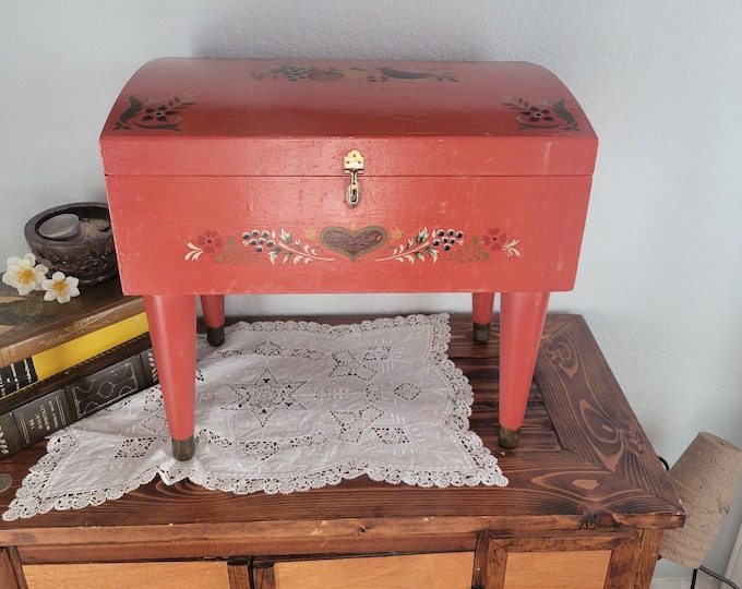 Vintage Pennsylvania Dutch Stenciled Heart Wooden Chest Box Folk Art 14.5 FLAW